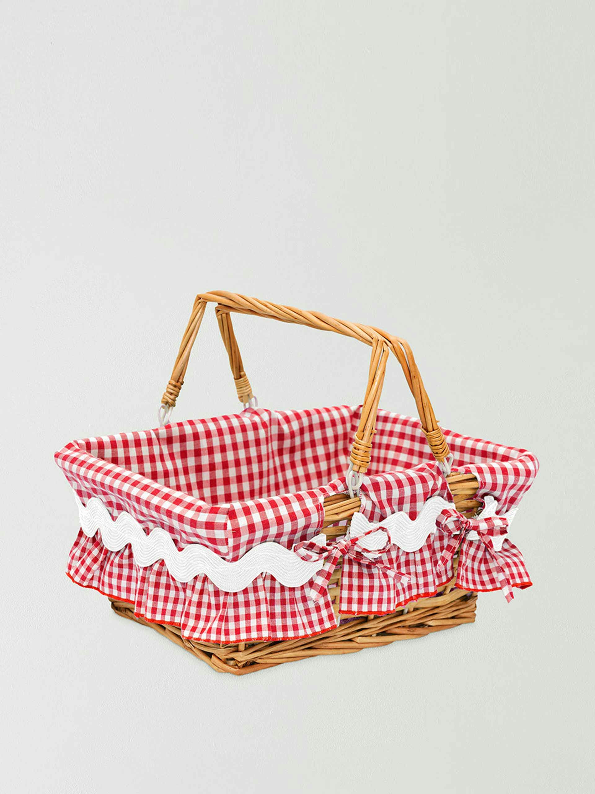 Picnic basket with red gingham lining