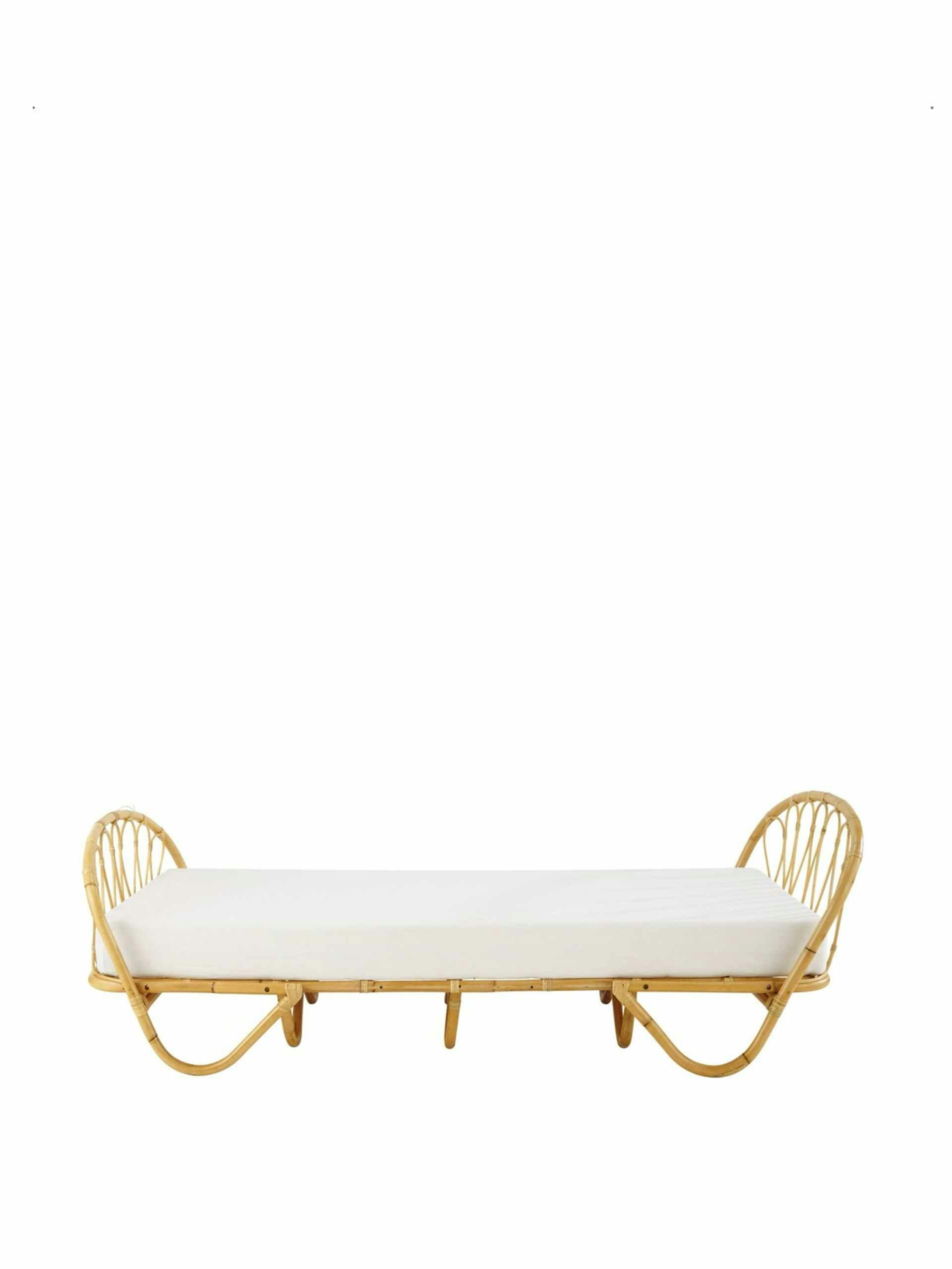 Rattan day bed