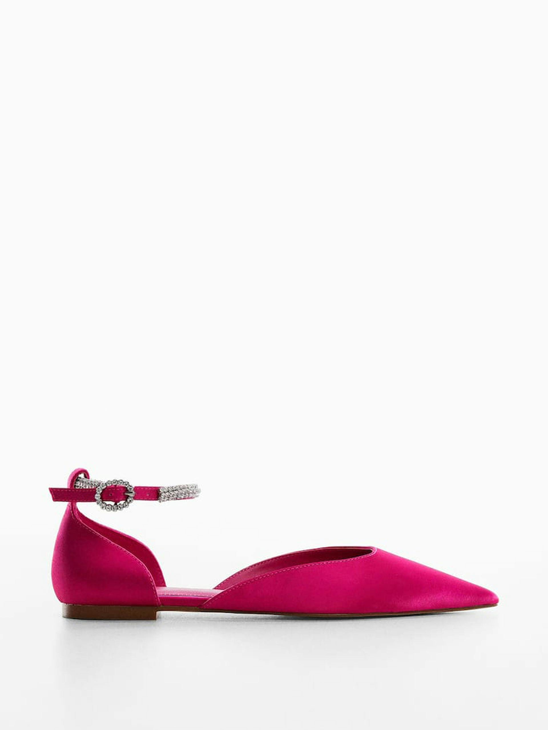 Bright pink pointed-toe pumps