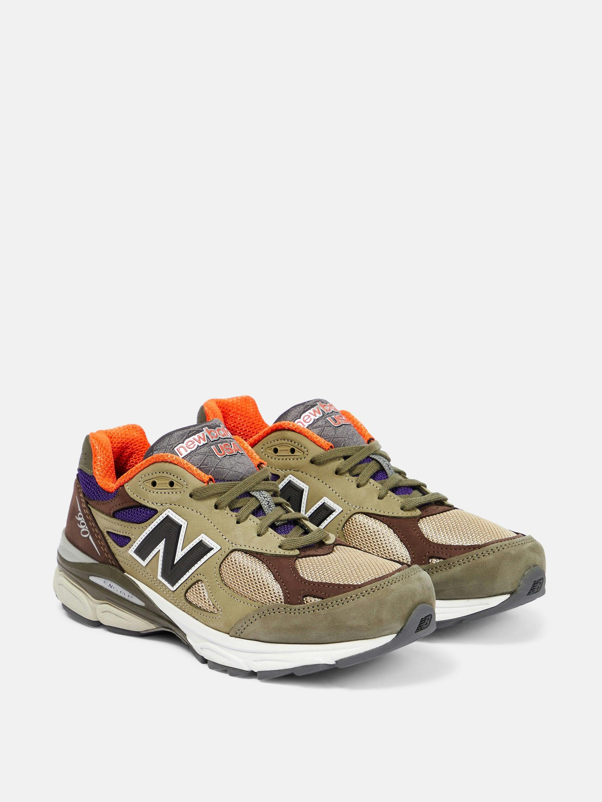 Suede and mesh 990v3 trainers