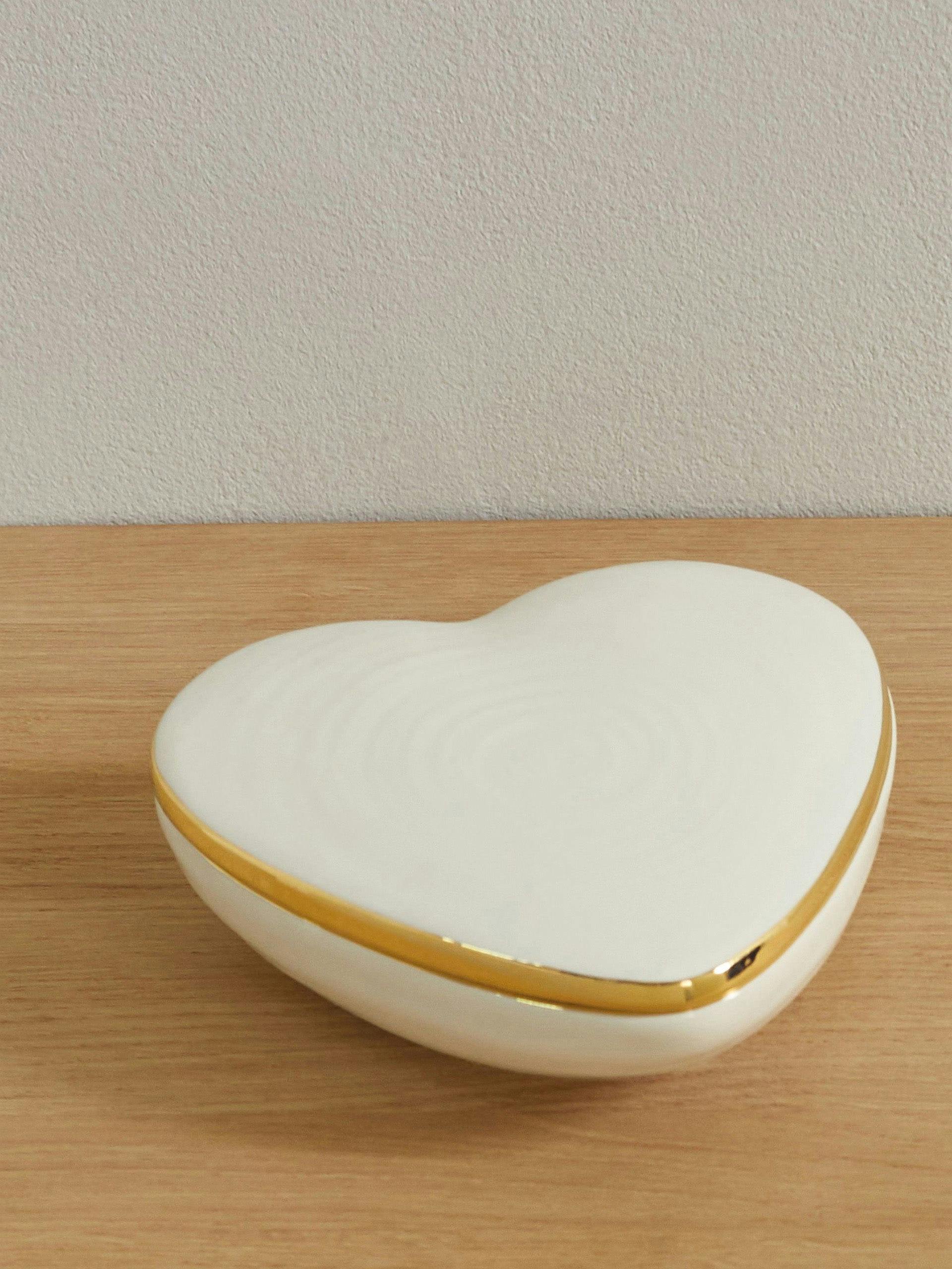 Ceramic heart-shaped box