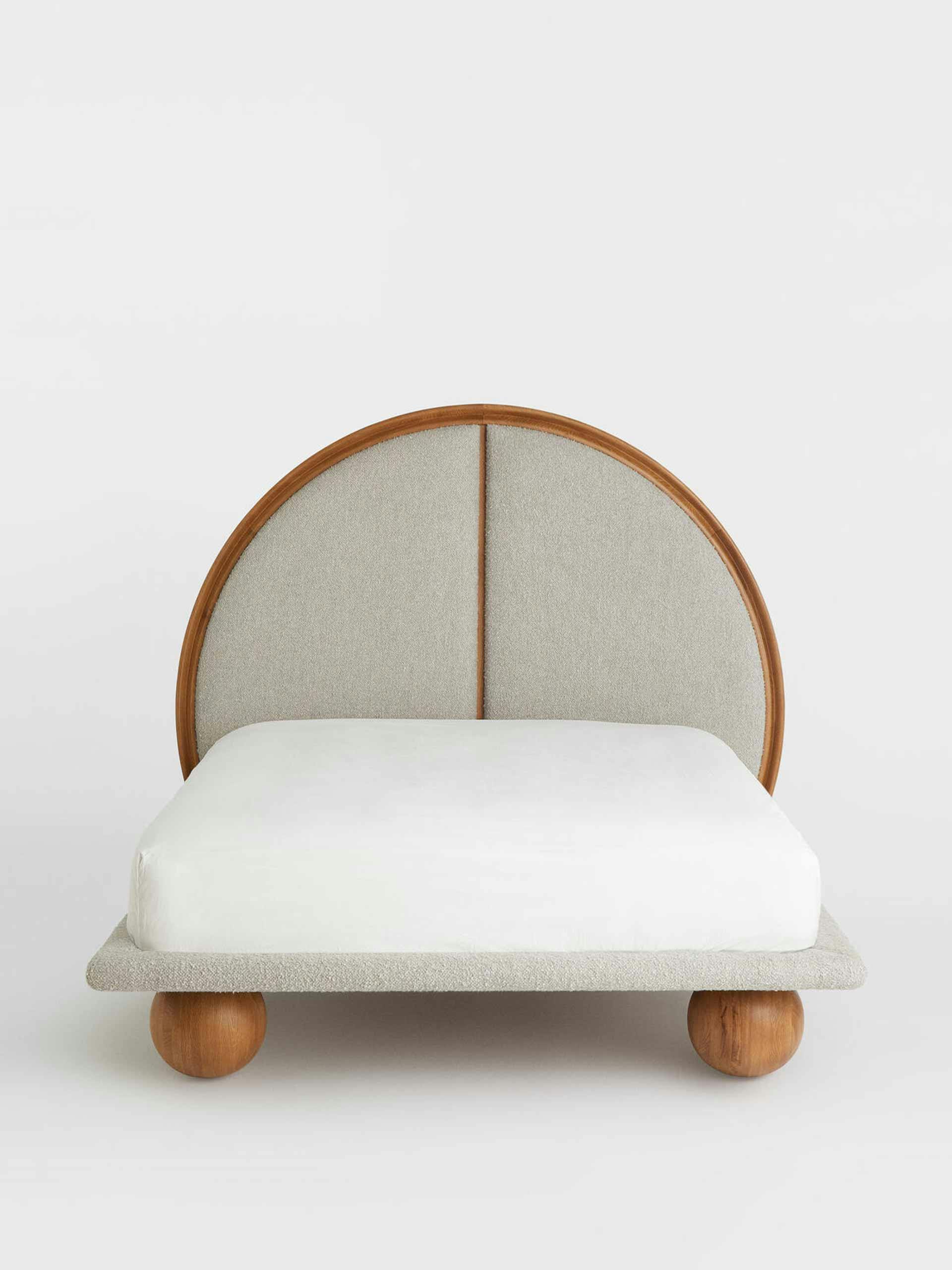 Amery round oak double bed