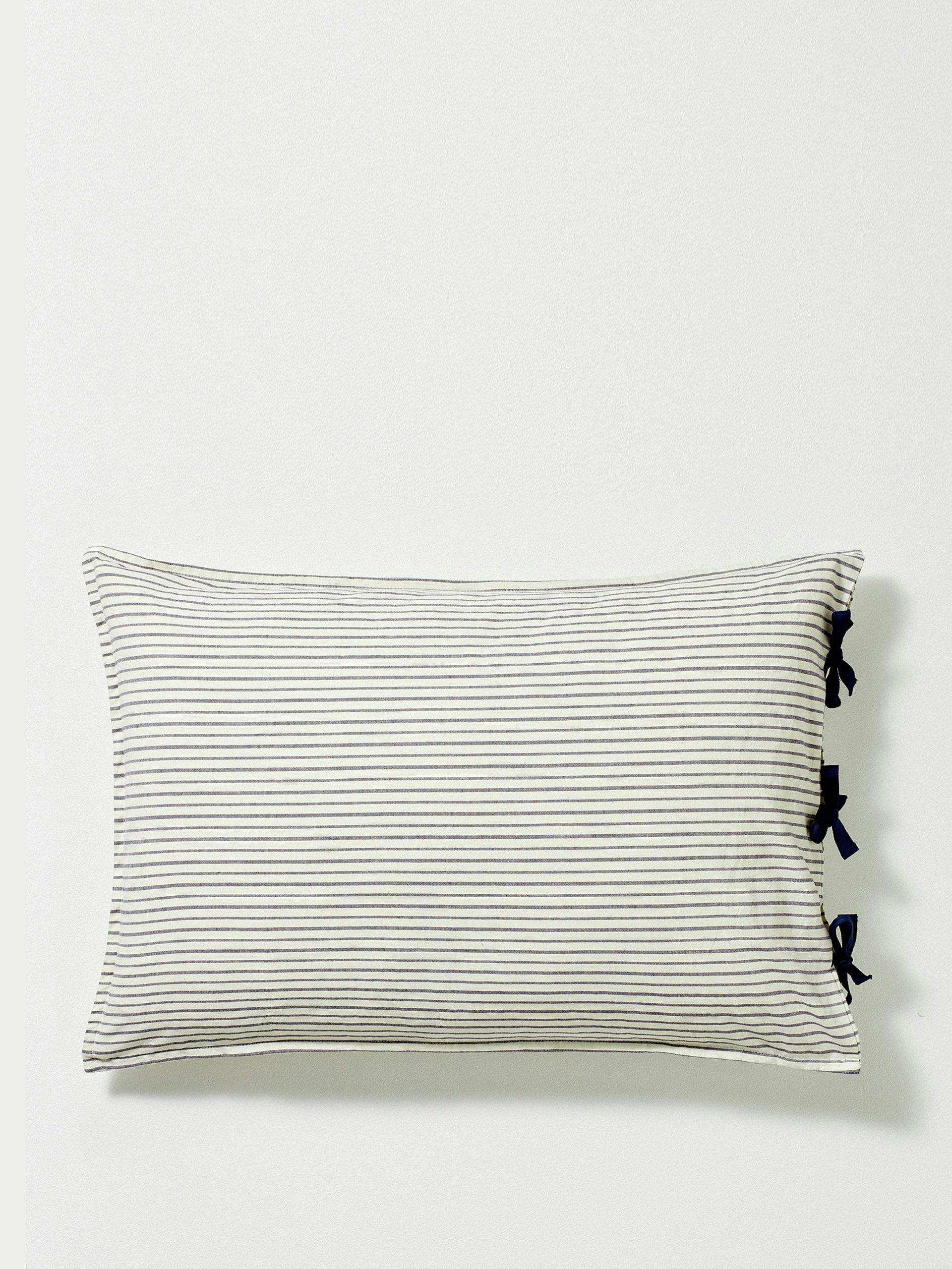 Striped pillow case with bows
