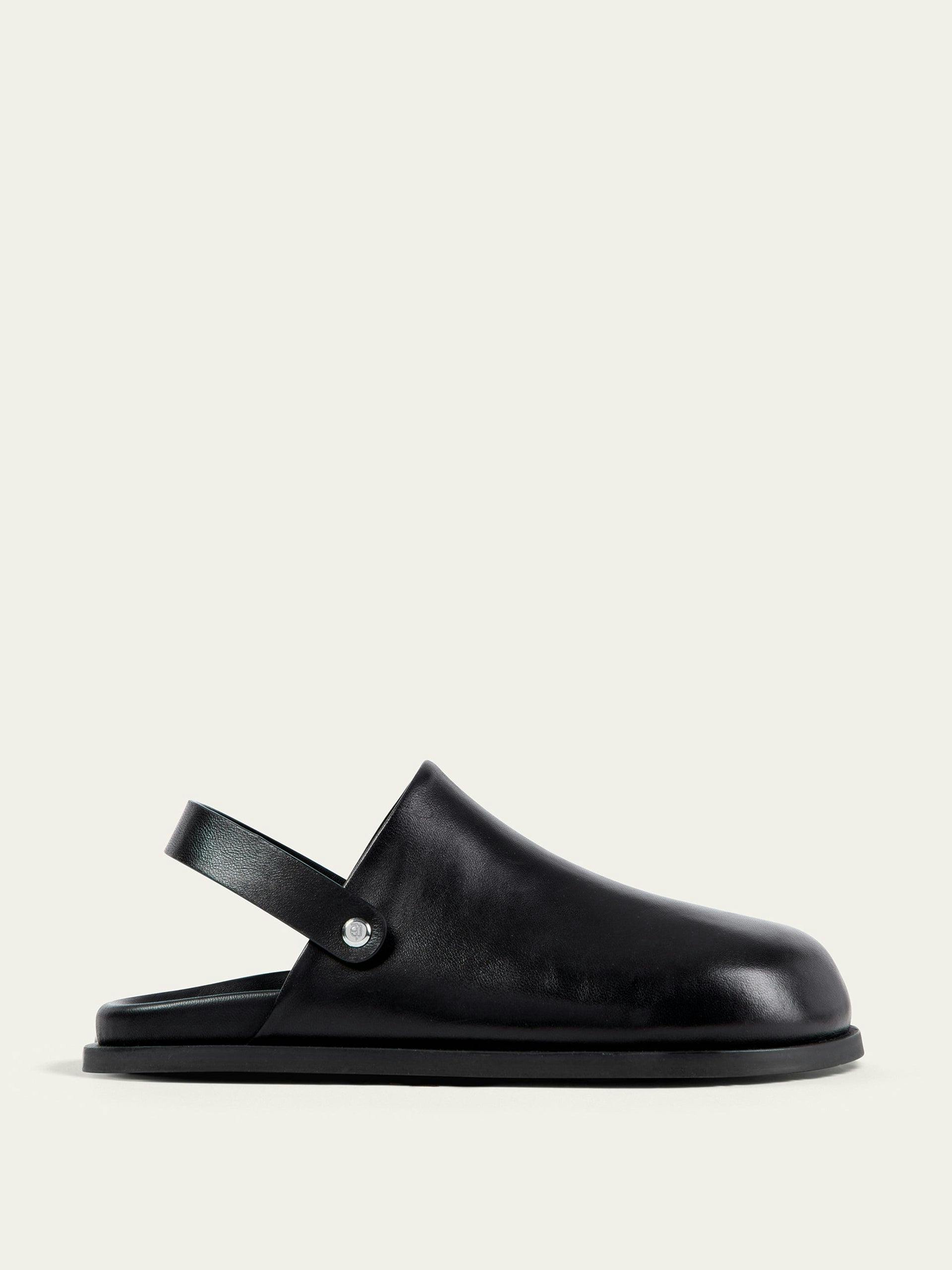 The Clog in black