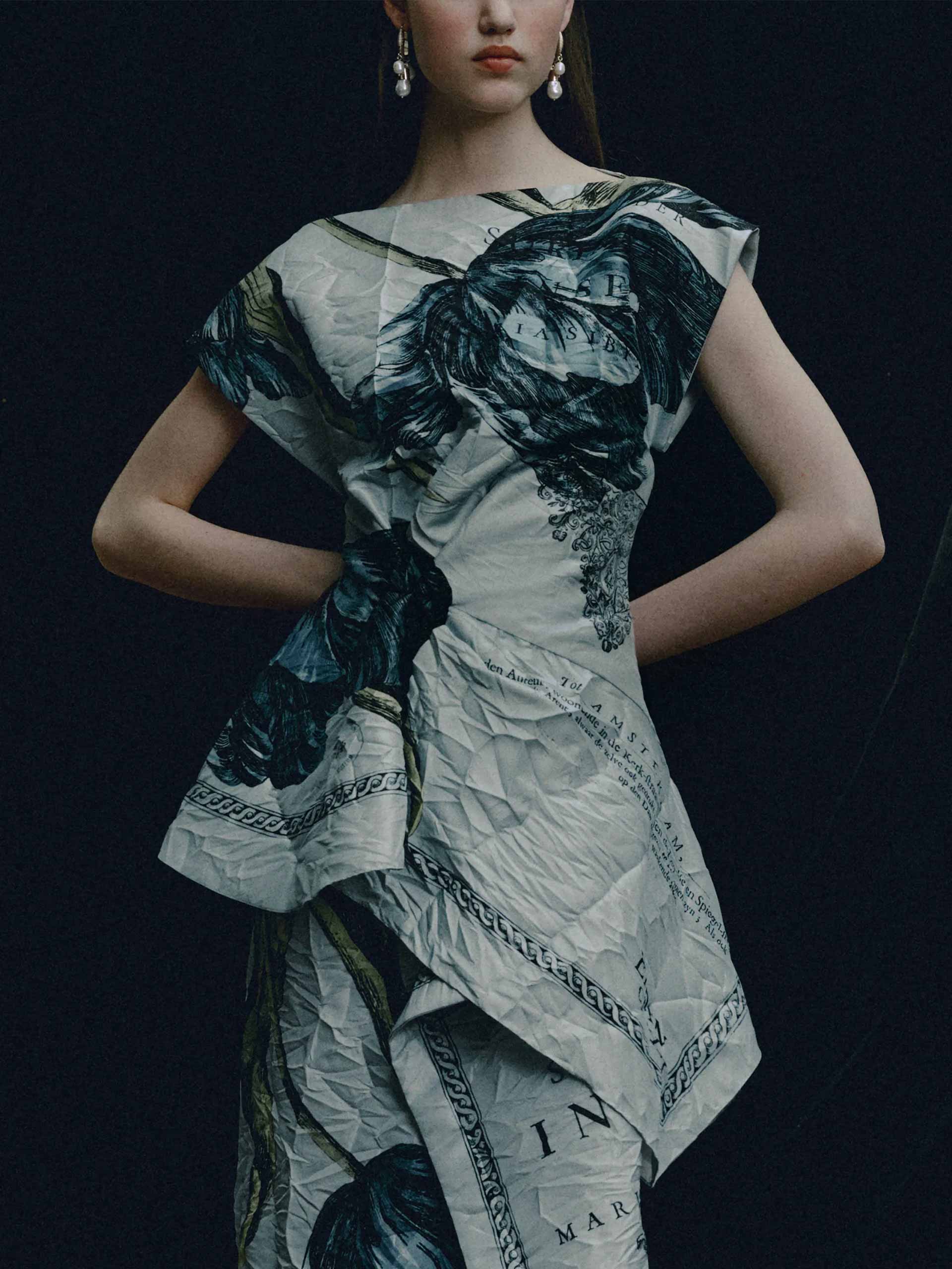 oldschool-florals-holding-erdem-resort26