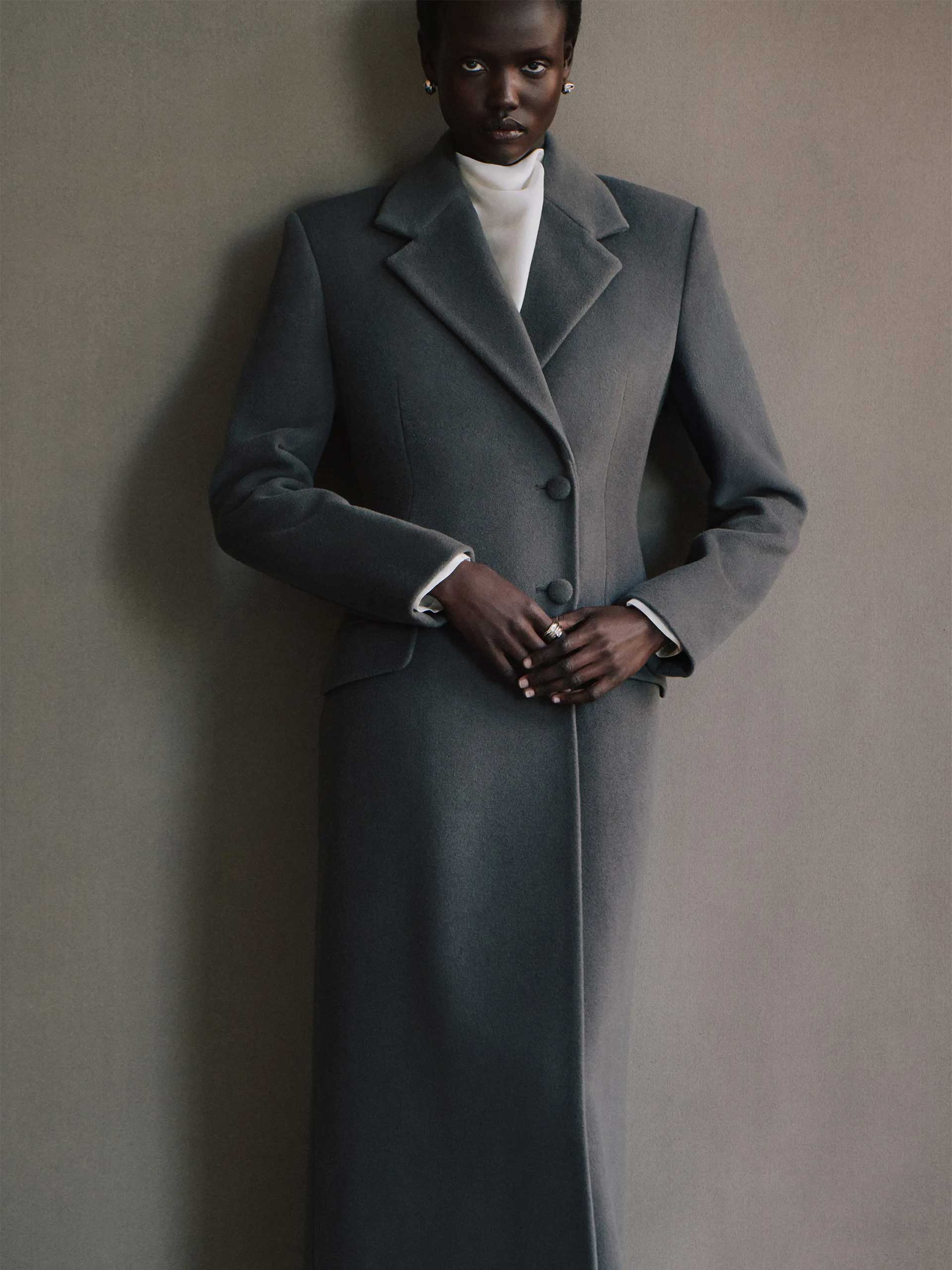 coats-holding-tove-prefall-25