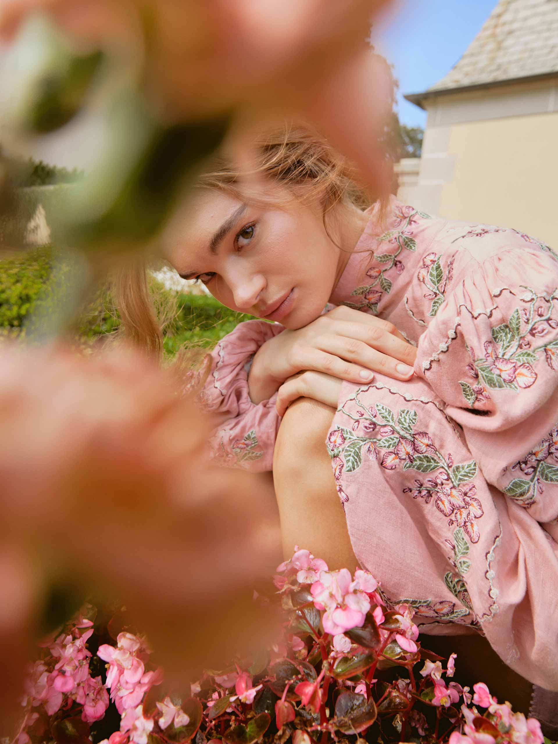 wedding-guest-holding-agua-by-agua-ebndita